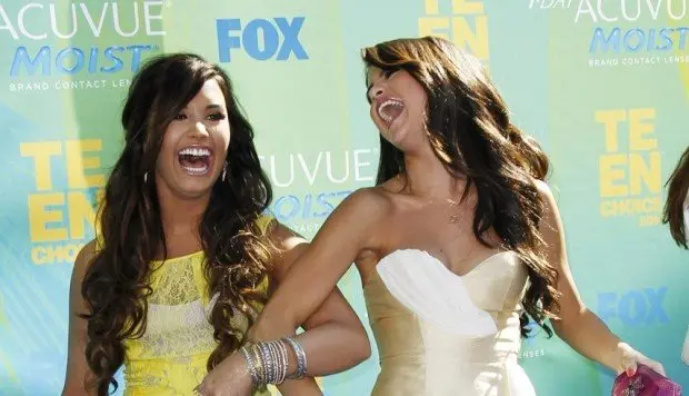 Selena Gómez envía muestras de apoyo a Demi Lovato