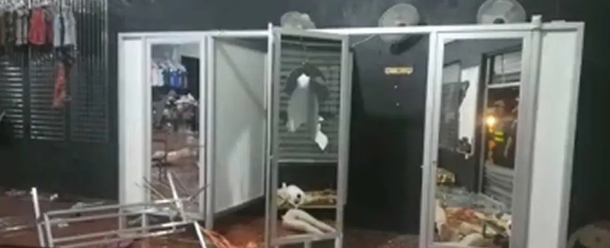 Delincuentes destruyen cajeros y saquean centros de comercio en Puntarenas, Costa Rica