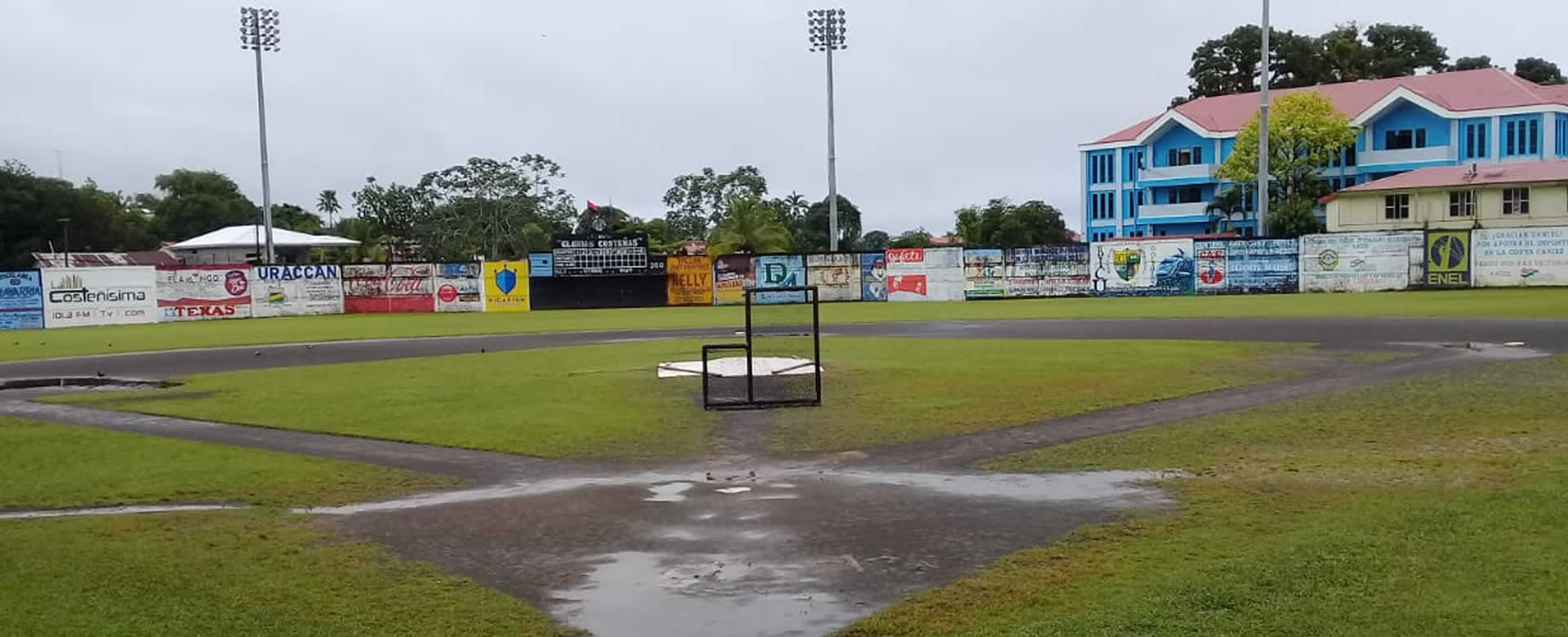 Estadio Glorias Costeñas de Bluefields amaneció con césped húmedo previó serie Costa vs Dantos