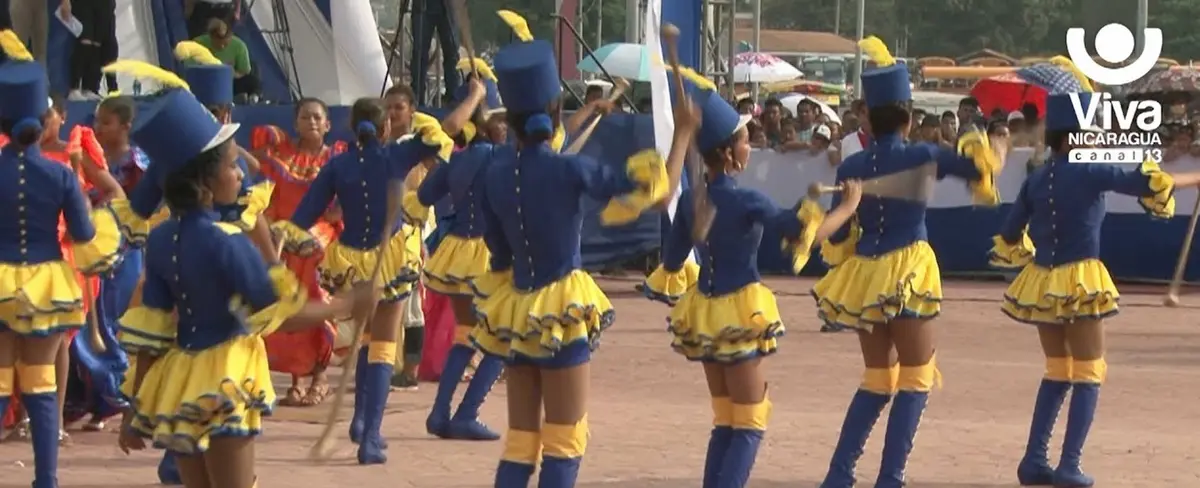 Los estudiantes del distrito IV Y V se unen al Desfile Patrio