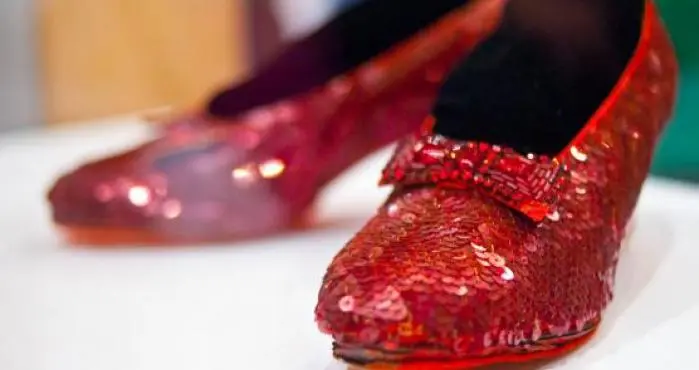 Termina búsqueda de las zapatillas usadas por Judy Garland, "El Mago de Oz"