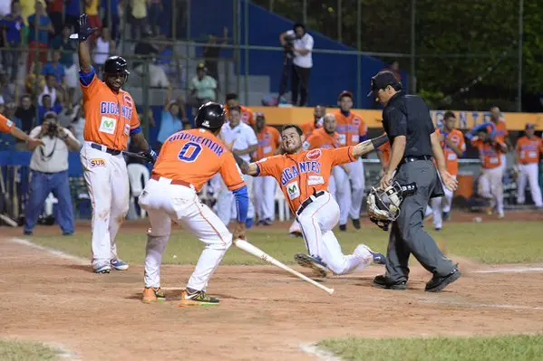 Peloteros nacionales ganan siete lideratos, sobrepasando a los extranjeros 