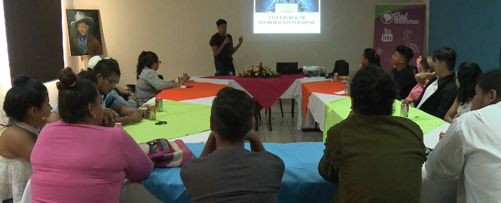 Red de Jóvenes Comunicadores realiza foro tecnológico "La Vida en un Click"