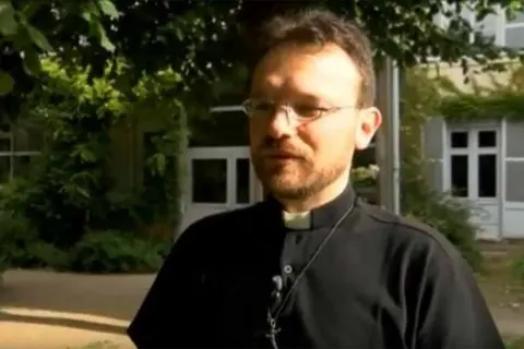 Francia ya suma dos sacerdotes suicidados tras ser acusados de abuso sexual