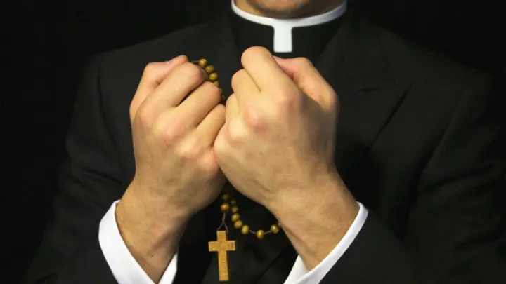 Sacerdote César Cordero fue expulsado de la Iglesia Católica al ser acusado de abusos sexuales a menores
