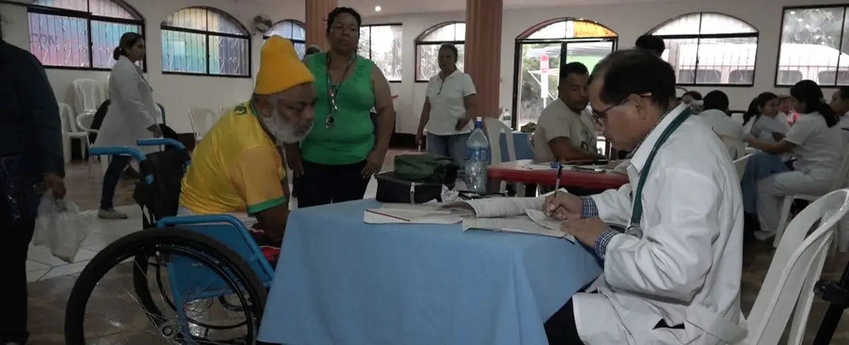 Managua: Familias acuden a la Feria de Salud en el B°  Mirna Ugarte