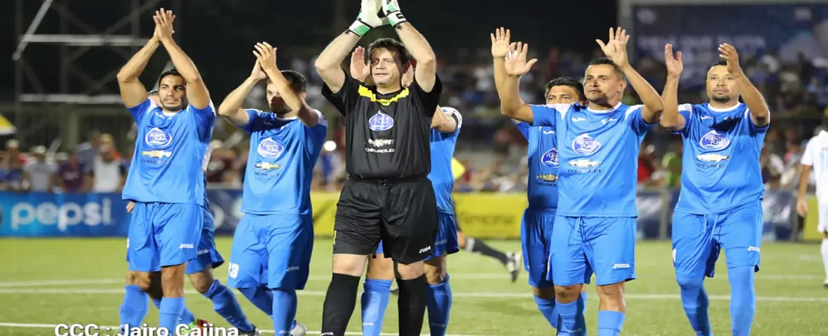 Miles de fanáticos disfrutaron del histórico Juego de las Leyendas del Fútbol