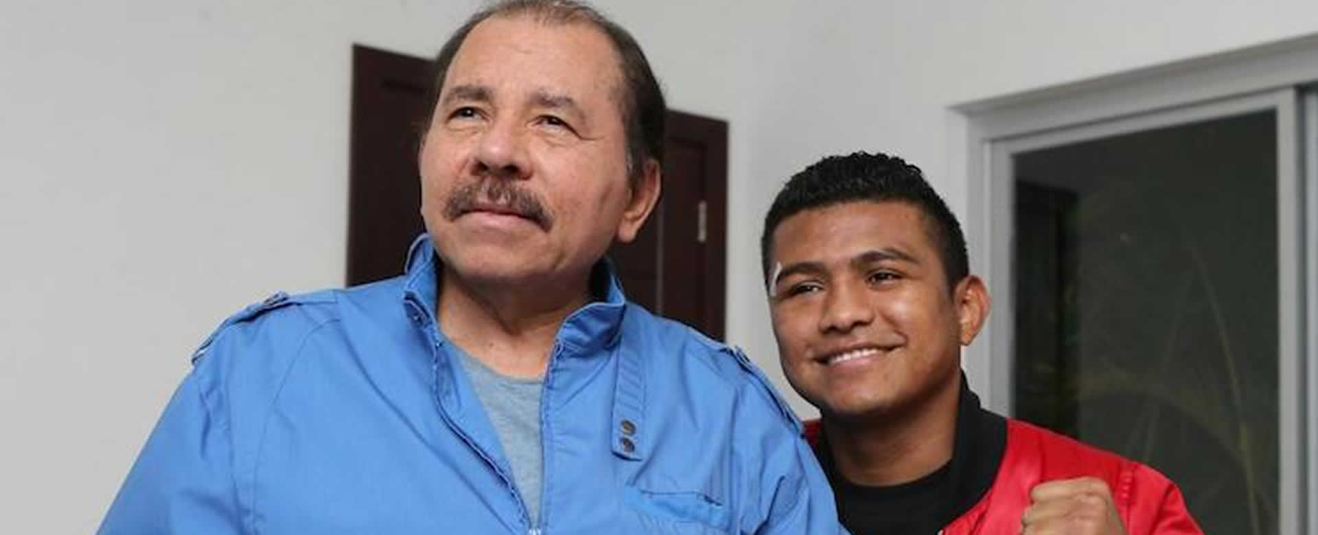 Roman "El Chocolatito" Gonzalez envía muestra de felicitaciones al Comandante Daniel por su cumpleaños