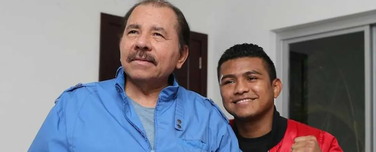 Roman "El Chocolatito" Gonzalez envía muestra de felicitaciones al Comandante Daniel por su cumpleaños