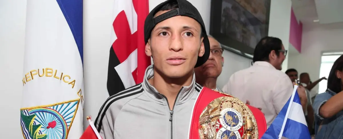 Llega a Nicaragua Félix “Gemelo” Alvarado, el campeón mundial de boxeo en las 108 libras 