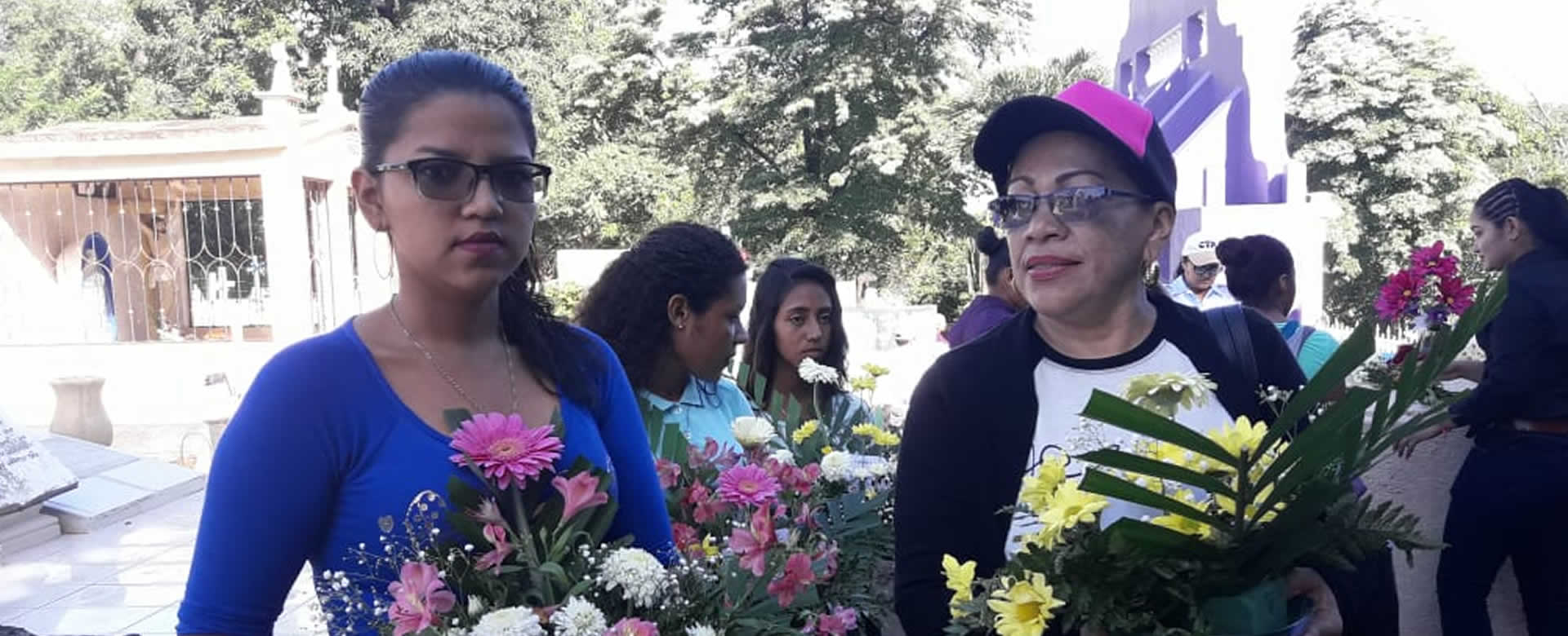 Con amor Juventud Sandinista enflora tumbas de Héroes y Mártires de Rivas