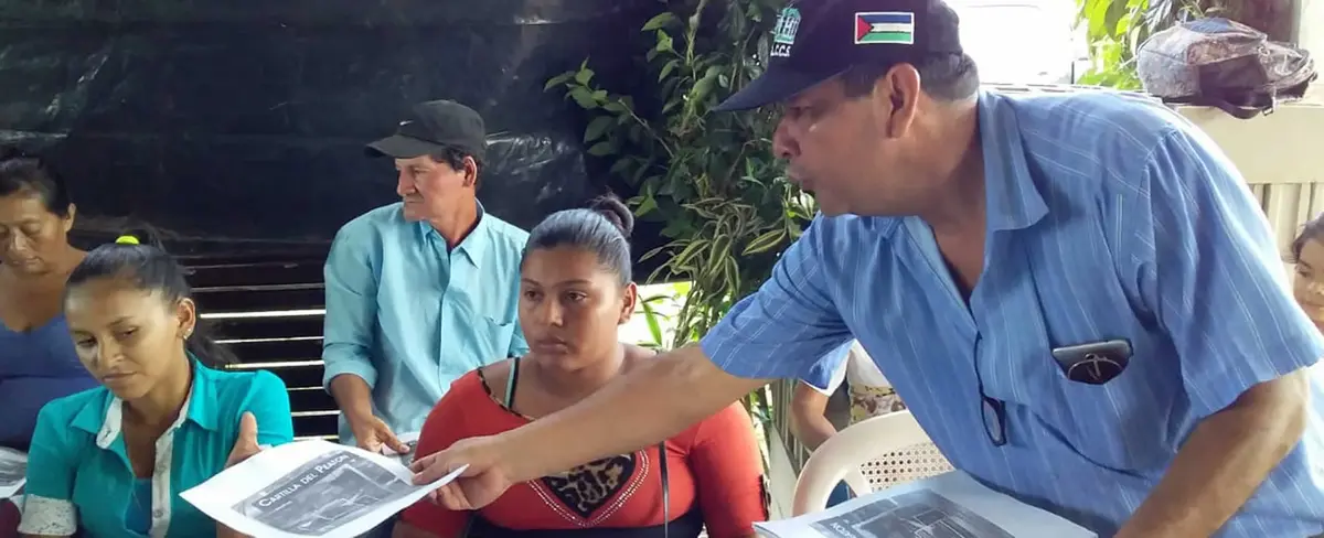Policía brinda charlas sobre seguridad vial a pobladores de la comunidad Taleno en Bluefields