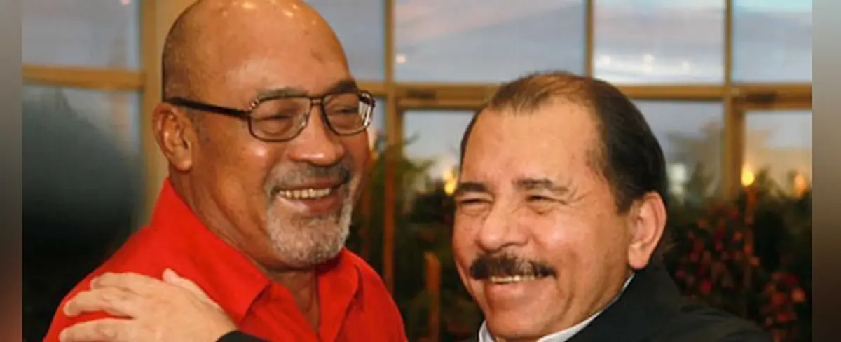 Daniel y Rosario saludan al Presidente de Surinam en el 43 aniversario de Independencia de su pueblo