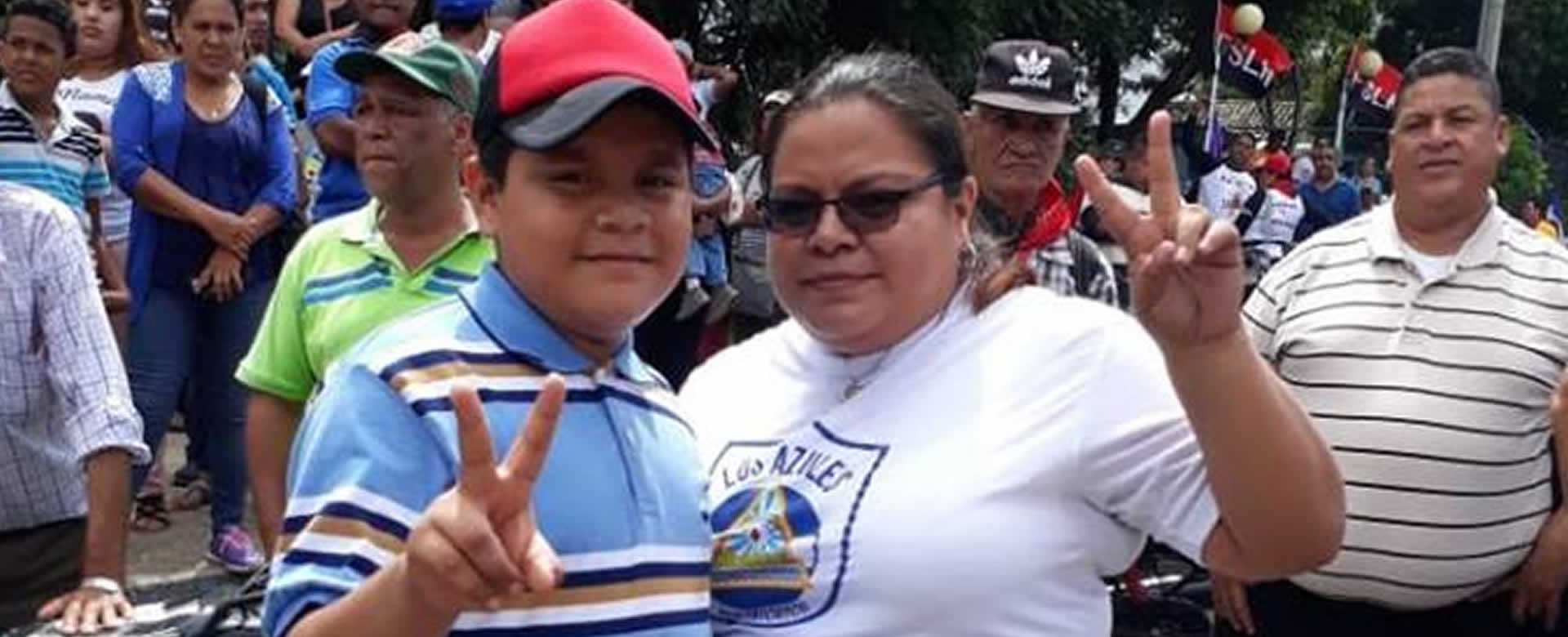 La Hija y nieto del Compañero Bismarck Martinez presentes en Caravana de Santa Teresa