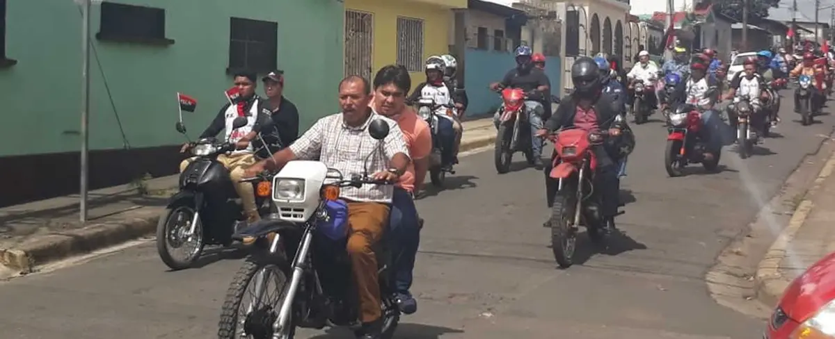 Militancia ondea bandera rojinegra en barrios de Jinotepe