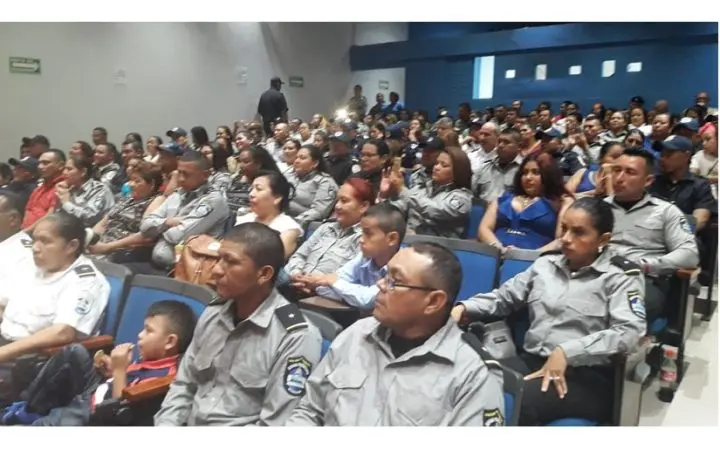 Servidores públicos del MIGOB avanzan en meta educativa para mejor atención ciudadana