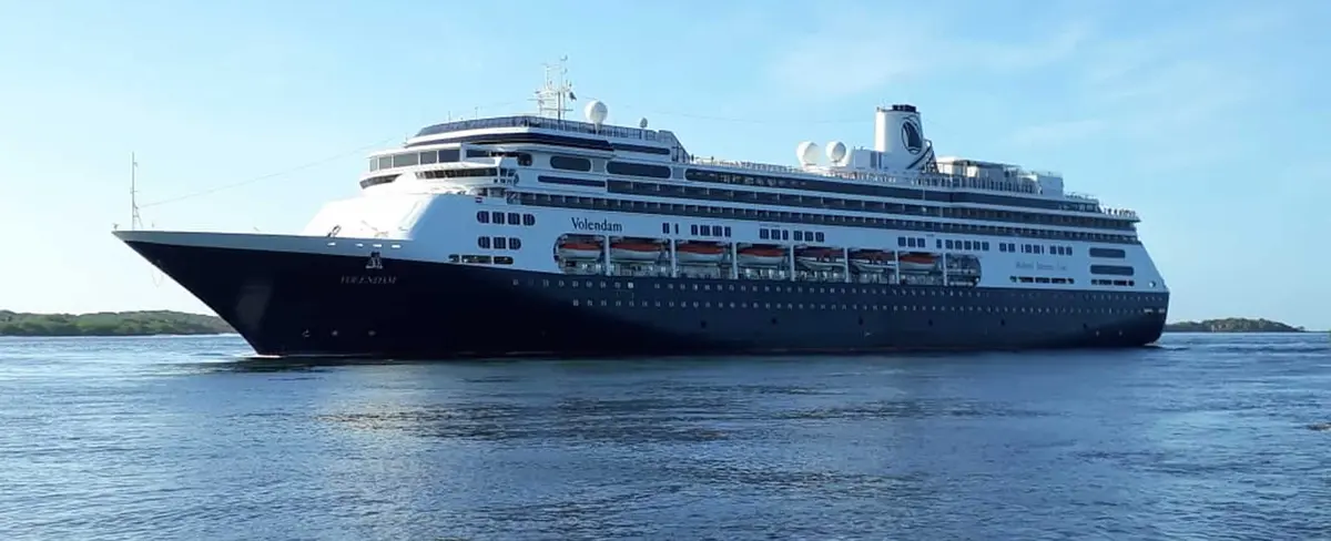 Arriba en Puerto de Corinto el Crucero Volendam proveniente de Costa Rica
