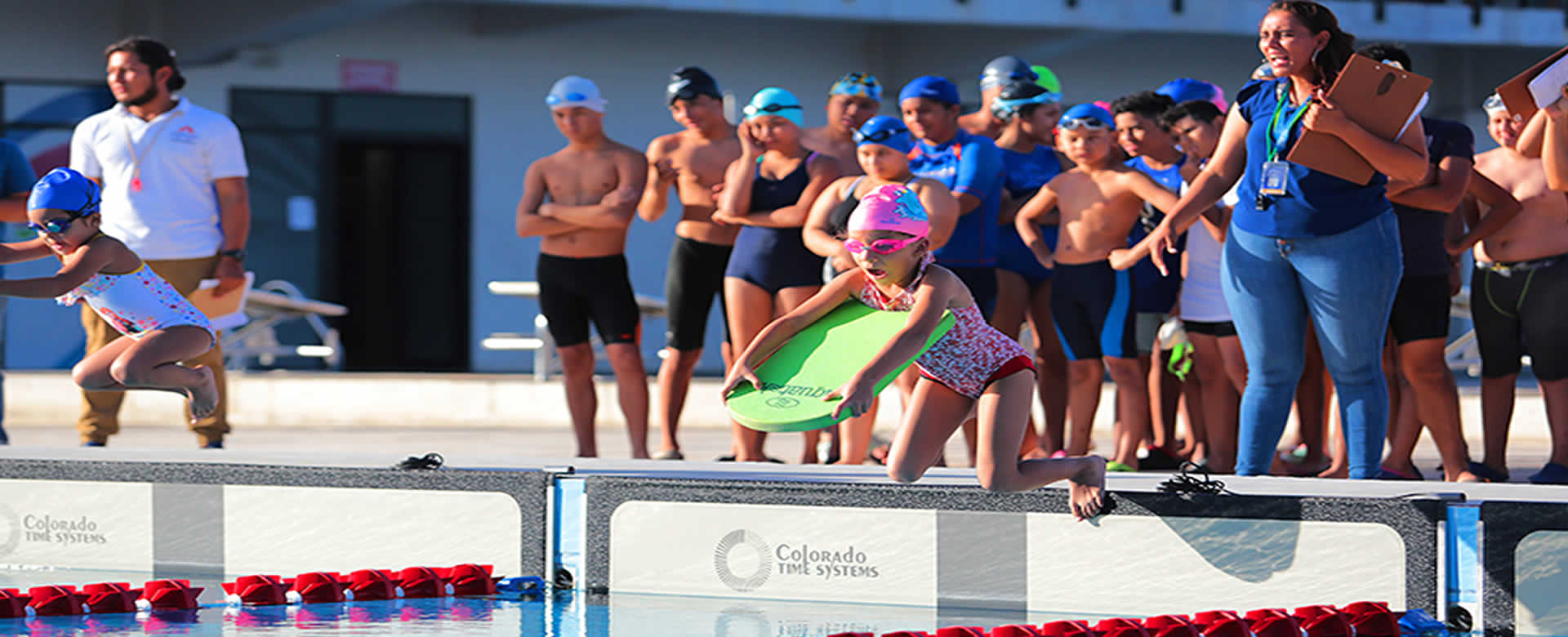 Academia de Natación Michele Richarsond desarrollo Primer Torneo de Veinticinco Metros
