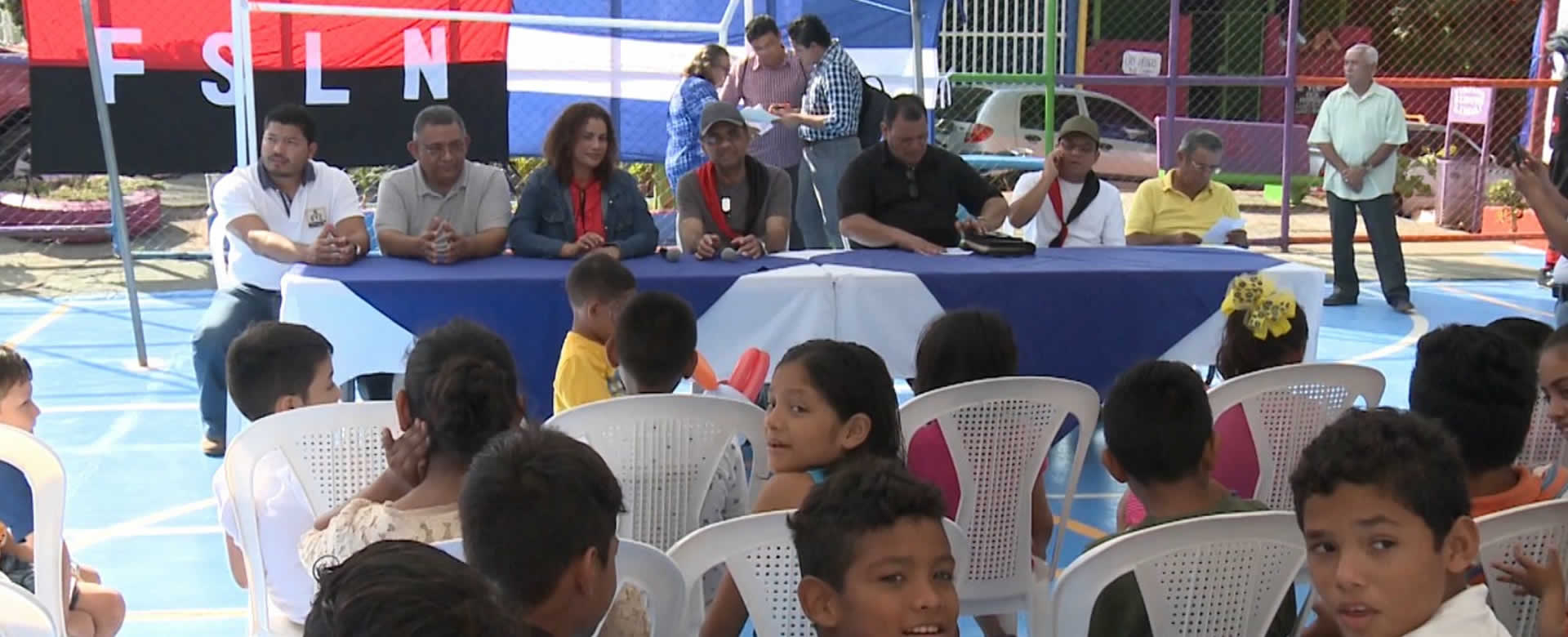 Familias del Barrio Edgard Munguía celebran la reinauguración de su parque