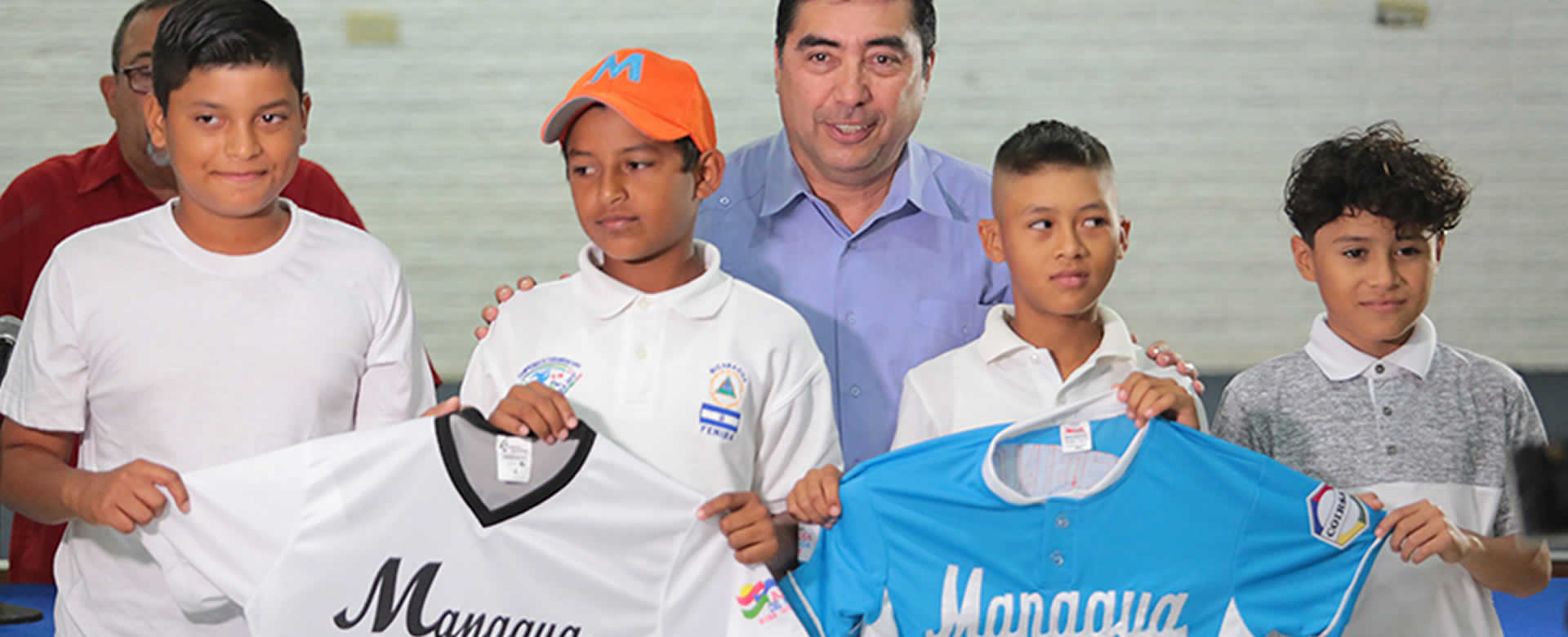 Entregan uniforme al equipo de Béisbol que representará a Managua en el Campeonato Nacional Infantil