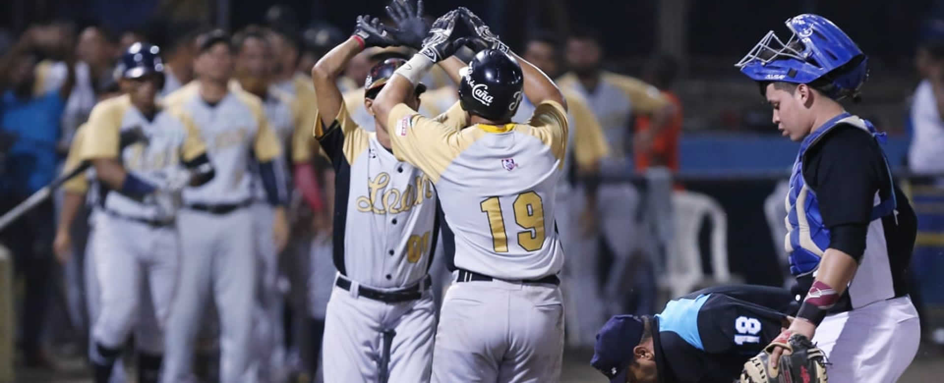 Leones cambian el rumbo del juego en un abrir y cerrar de ojos