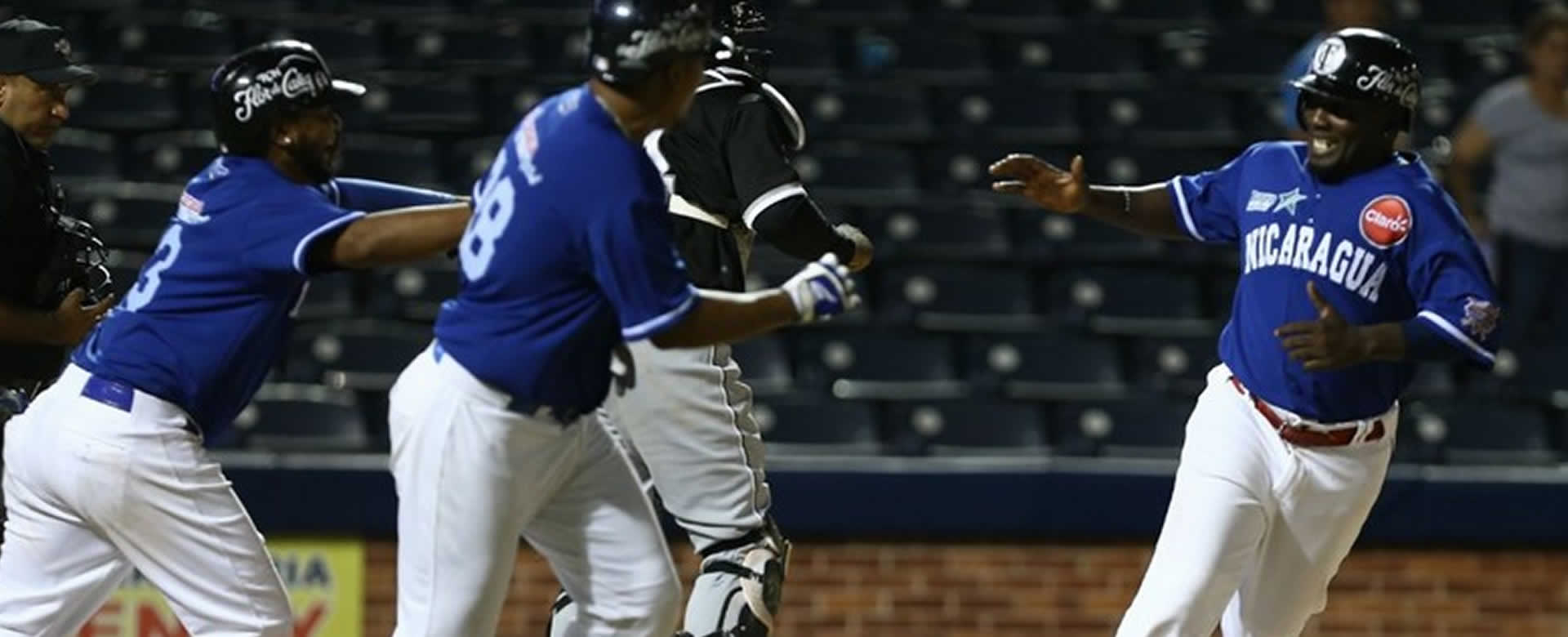 Elmer Reyes fue títular en triunfo de Panamá en la Serie del Caribe