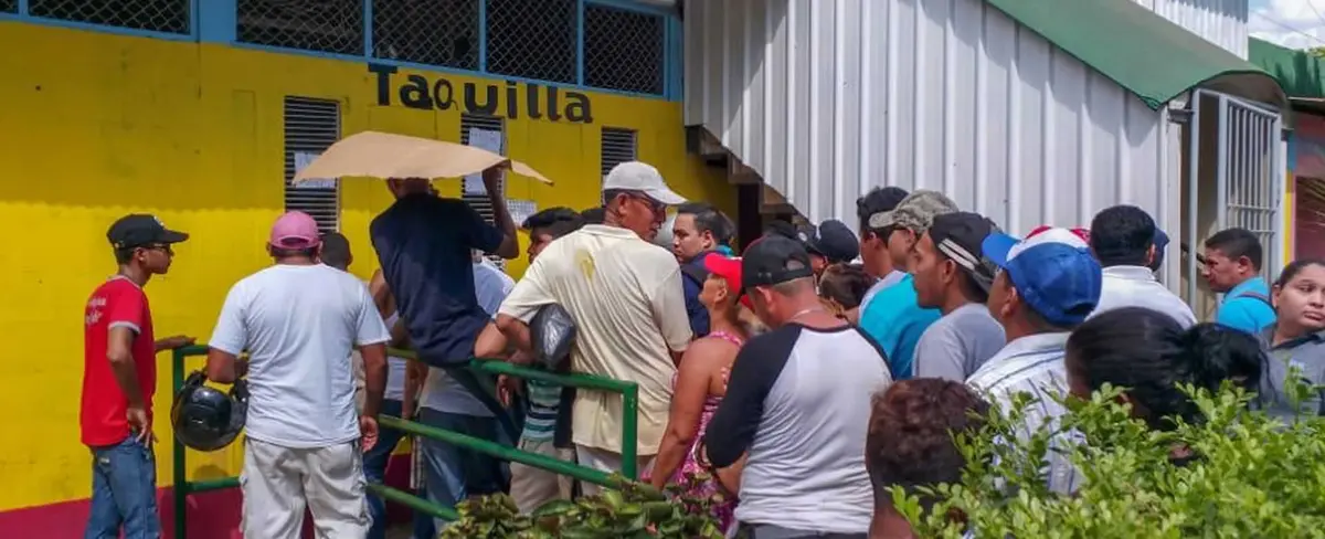 Fanaticada leonesa garantiza su lugar para el primer juego de la serie final de la Liga Profesional de Beisbol