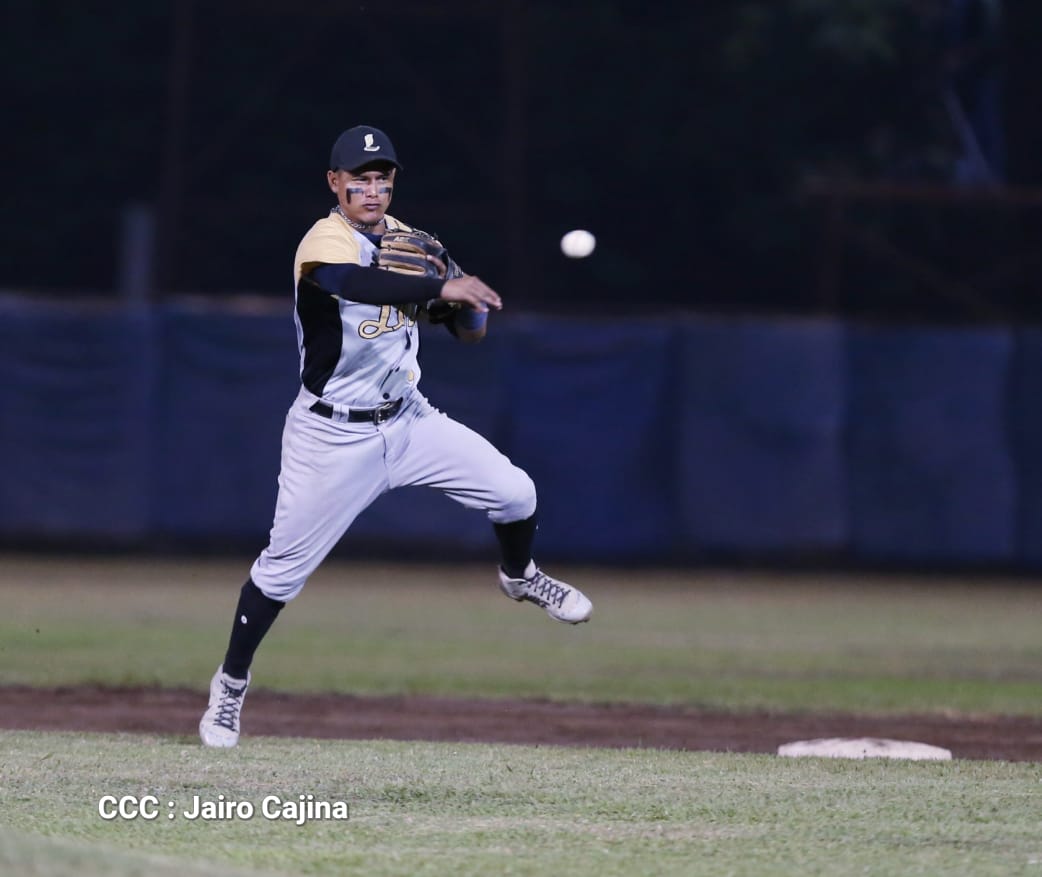 Leones arrebatan juego a los Tigres para ponerse a un triunfo del campeonato