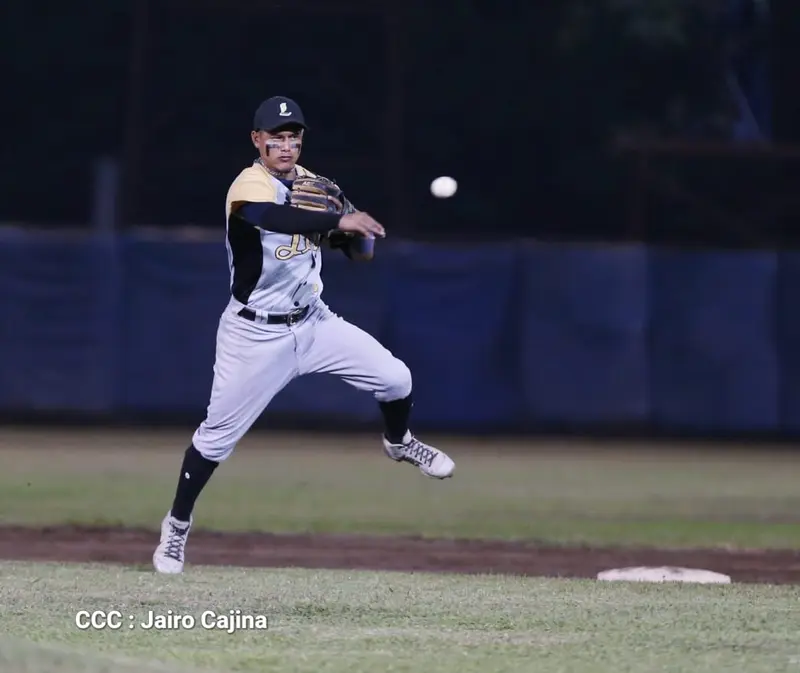 Leones arrebatan juego a los Tigres para ponerse a un triunfo del campeonato