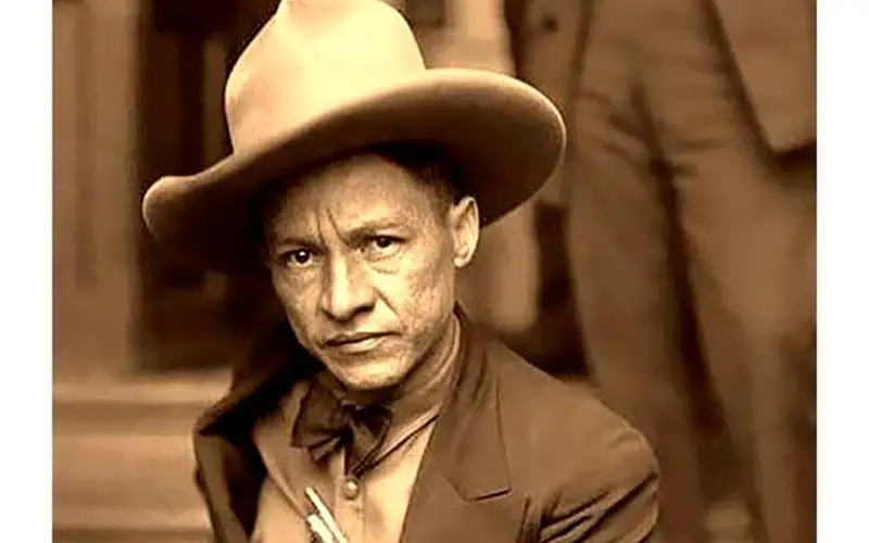 Sandino, Siempre más Allá!