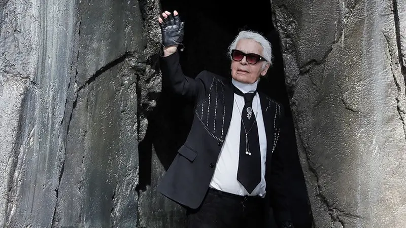 Muere icónico diseñador de Chanel