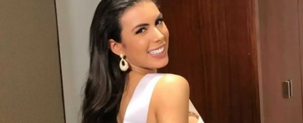 ¿En los zapatos de quién se puso Adriana Paniagua?