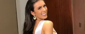 ¿En los zapatos de quién se puso Adriana Paniagua?