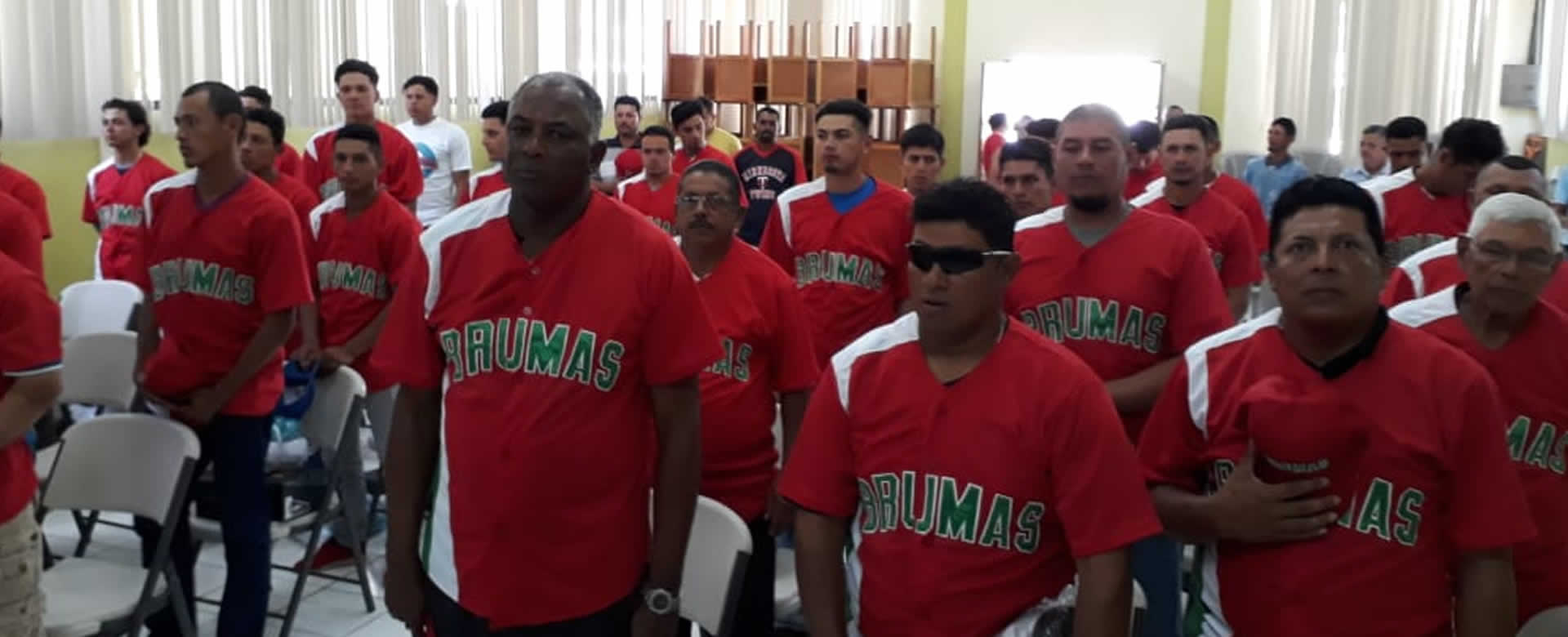 Las Brumas de Jinotega reciben utilaje deportivo para el campeonato Germán Pomares