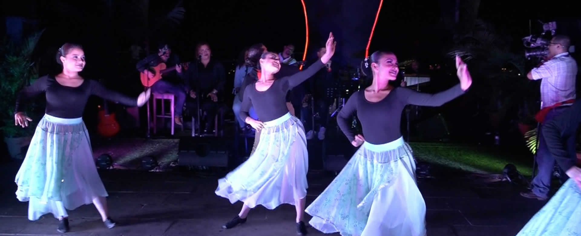 Música y canto para honrar al General de hombres y mujeres libres