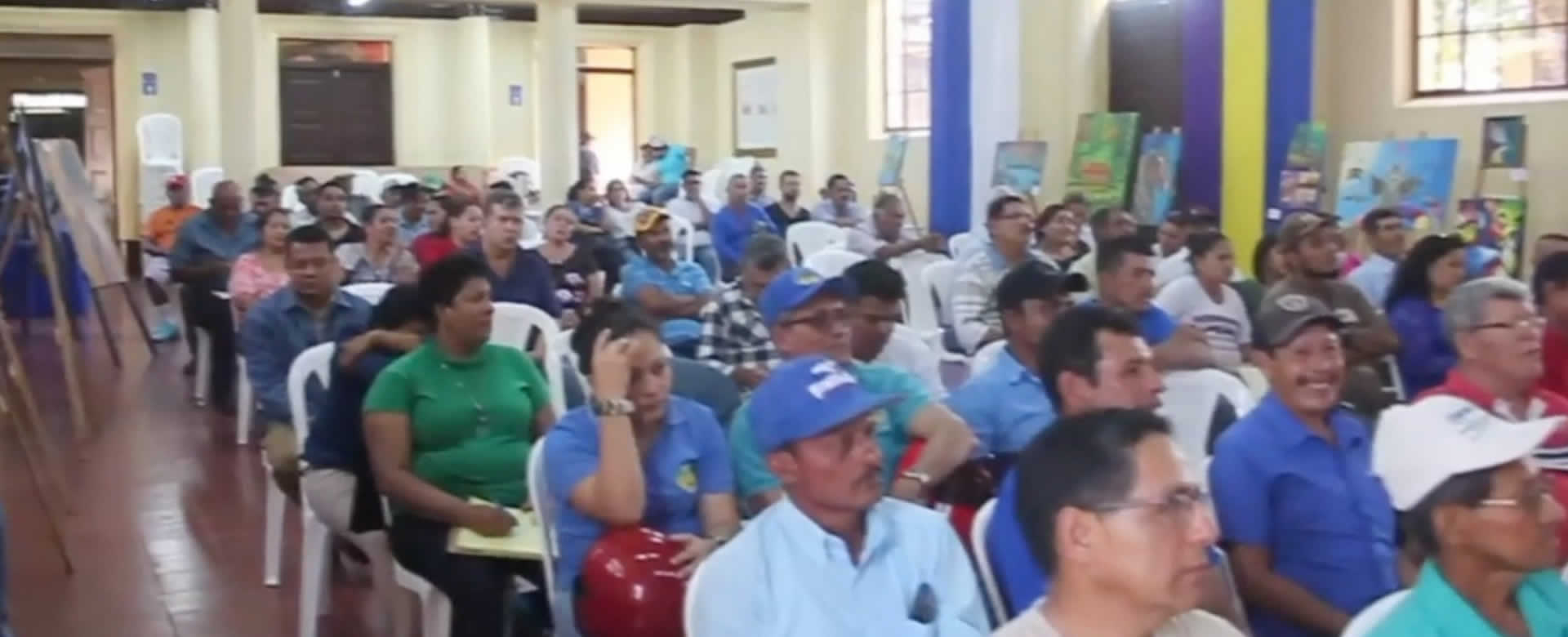 Representantes de cooperativas caraceñas sostienen encuentro evaluativo