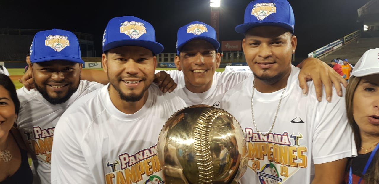 Elmer Reyes y Jilton Calderón en “All Star” de la Serie del caribe