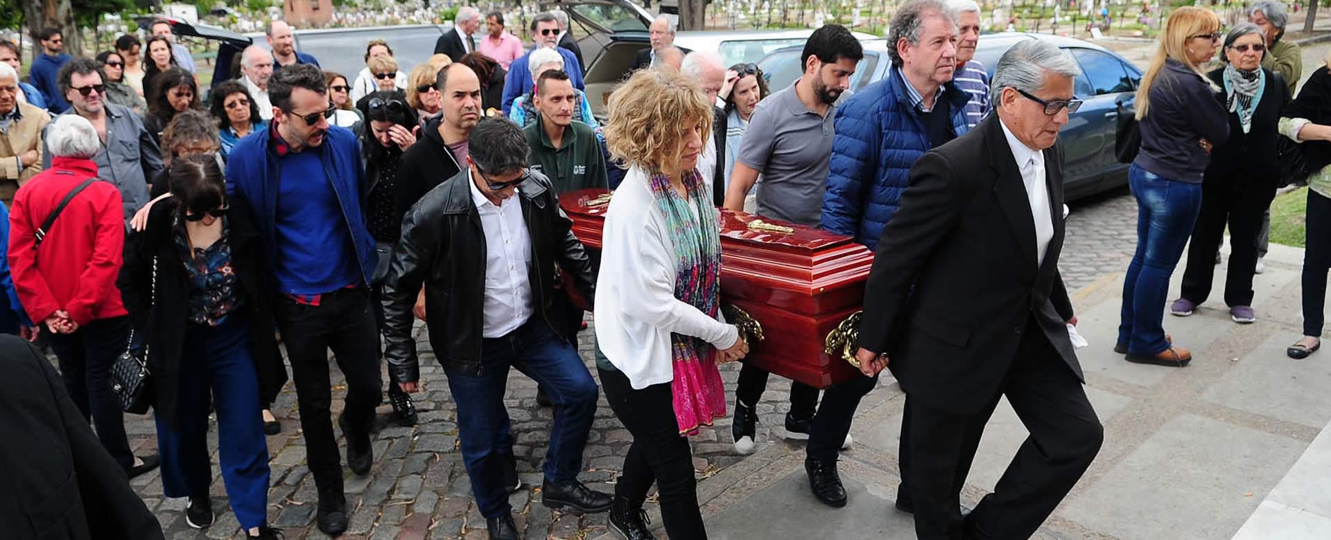 Familia y fanáticos dan el último adiós a Emiliano Salas