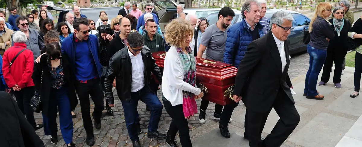 Familia y fanáticos dan el último adiós a Emiliano Salas