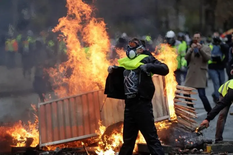 Más de 200 detenidos durante las protestas de los chalecos amarillos en Francia 