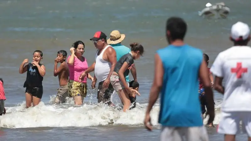 Veraneantes disfrutan su fin de semana en las playas de Pochomil&nbsp;