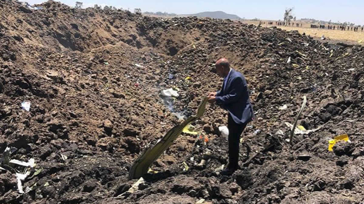 Aerolínea de Etiopía revela primera imagen del siniestro Boeing 737 sin sobrevivientes