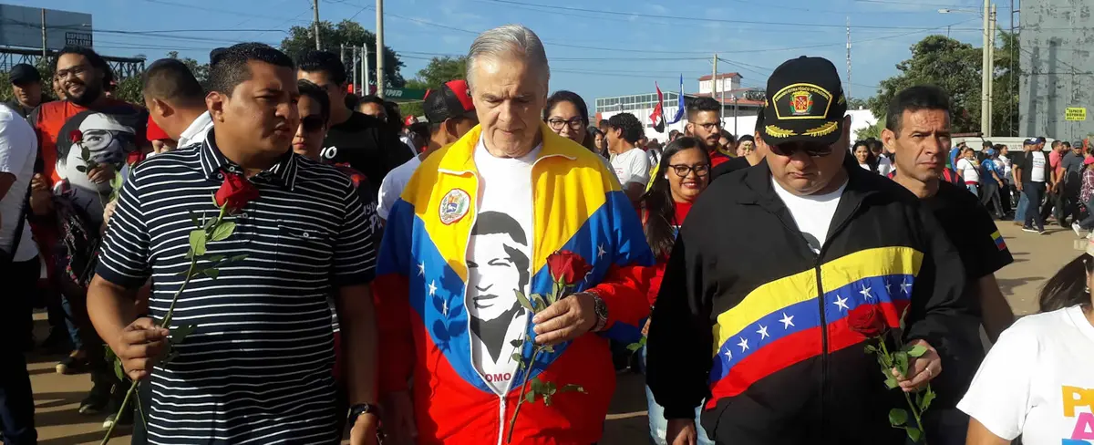 Depositan flores al Comandante Eterno, Hugo Chávez Frías en Managua