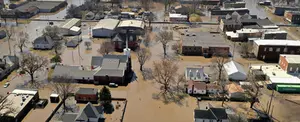 Nieve, inundaciones y vientos huracanados amenazan el centro de EE.UU.