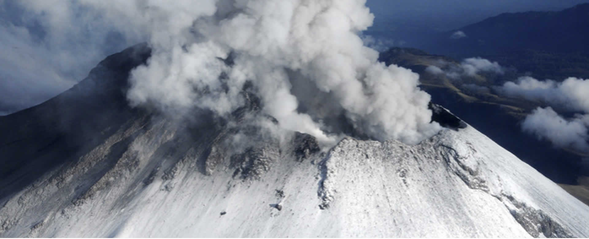 Popocatépetl expulsa alto contenido de ceniza en el centro de México