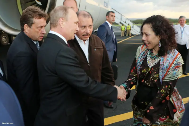 Presidente de Rusia condecora a la Vicepresidenta de Nicaragua con la Orden de la Amistad
