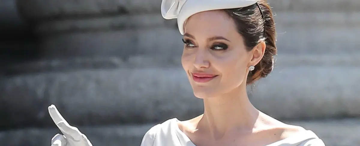 Sonaran campanas para Angelina Jolie y su supuesto novio británico?