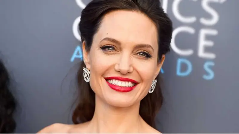 En verdad sonaran campanas para Angelina Jolie y su supuesto novio británico?