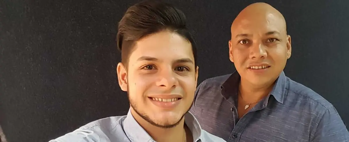 Conozca al "pollito sabrosón", actual pareja del diseñador Carlos Nicaragua