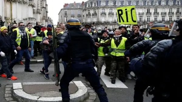 Más de 200 detenidos durante las protestas de los chalecos amarillos en Francia